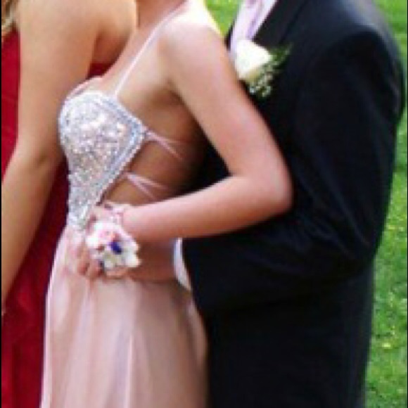 STUNNING PROM DRESS - Picture 4 of 8